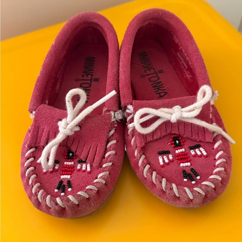 Minnetonka Pink Beaded Fringe Moccasins Kids